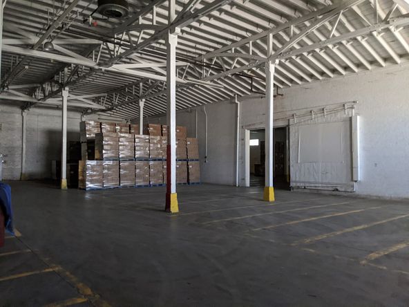 INDUSTRIAL WAREHOUSE & OFFICE: 1 Creative Way, Rossville, IL 60963